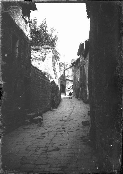 Veduta architettonica. Gubbio - Vicolo