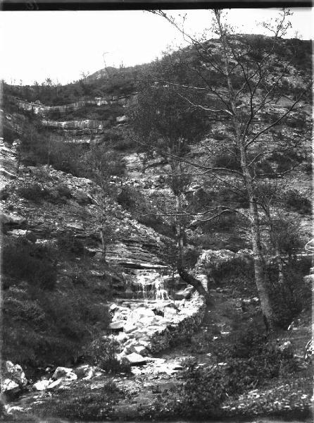 Paesaggio. Sansepolcro - Torrente Spiciolo sulla roccia del Sasso Spicco nei pressi dell'eremo di Montecasale