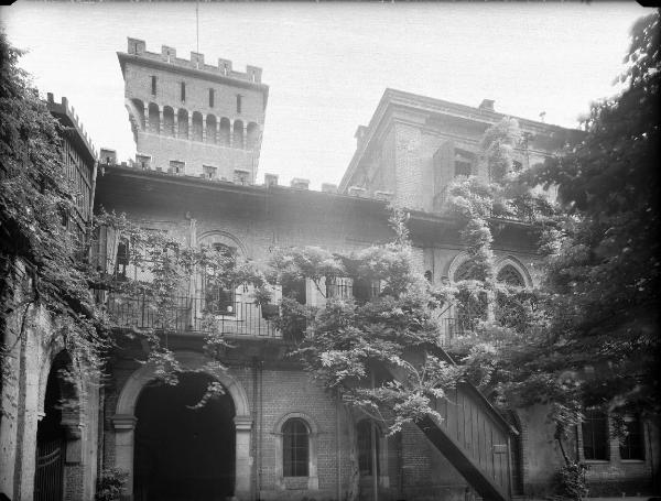 Veduta architettonica. Milano - Edificio in via Pisacane 34