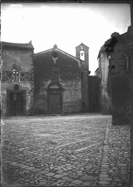 Veduta architettonica. Orvieto - Chiesa di S. Francesco vista da piazza Febei