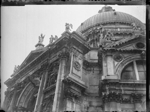 Veduta architettonica. Venezia - Basilica di S. Maria della Salute