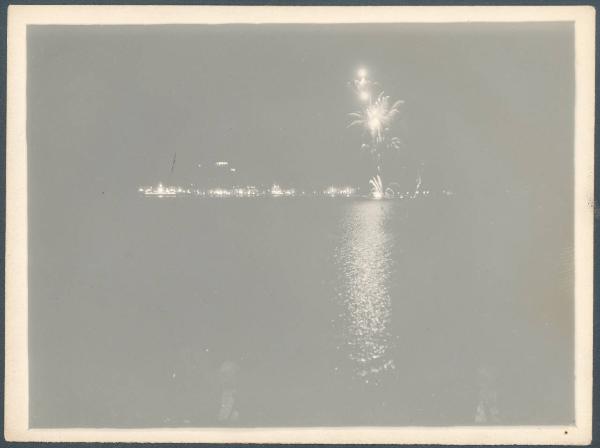 Paesaggio. Lago di Como - Bellagio - Fuochi d'artificio