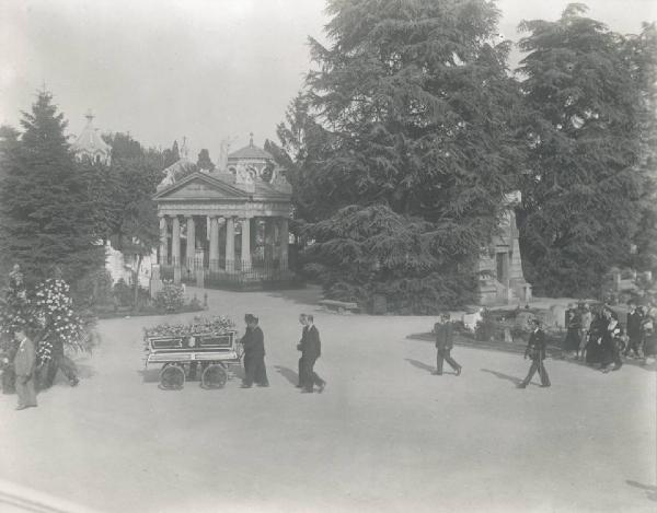 Milano - Cimitero monumentale - Funerale del pittore Giuseppe Mentessi