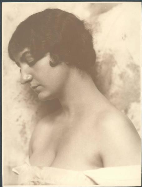 Ritratto femminile. Ida Alfonsi