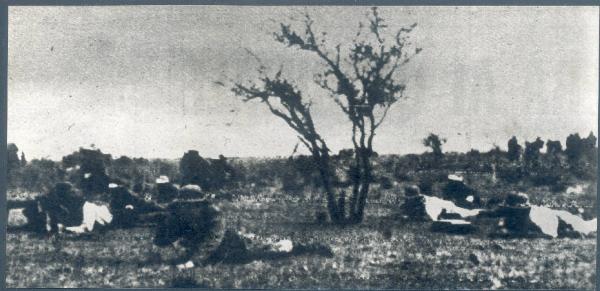 Reportage. Soldati in un campo di battaglia