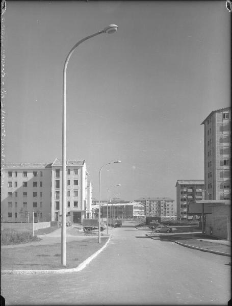 Veduta architettonica. Milano - Via Demonte - Impianto di illuminazione pubblica - ditta Civardi