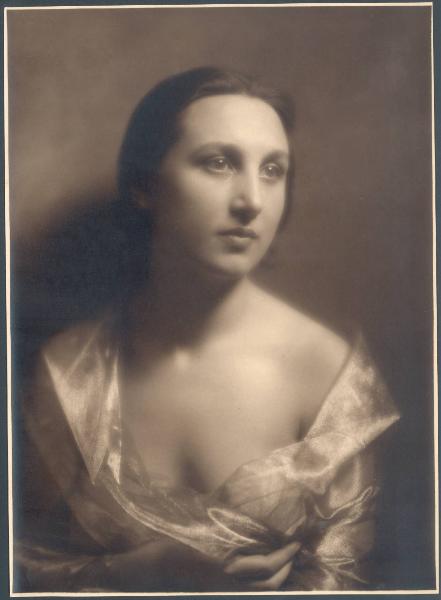 Ritratto femminile. Ernestina Fabrizio