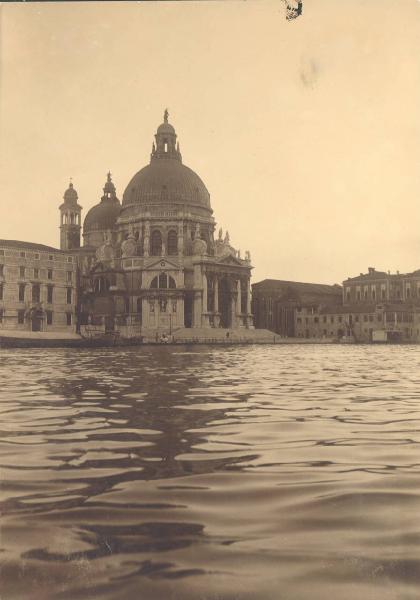 Veduta architettonica. Venezia - Basilica di S. Maria della Salute