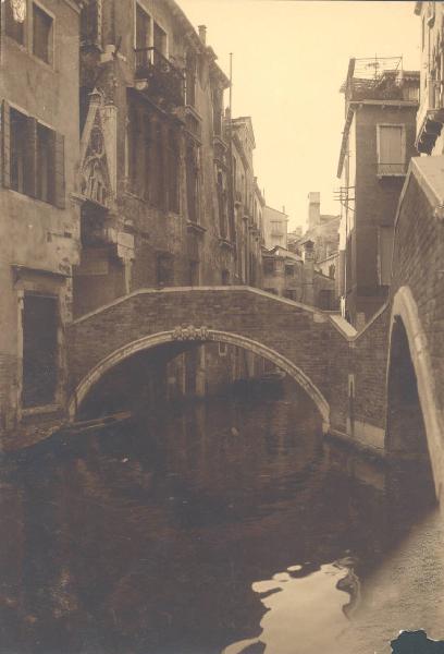 Veduta architettonica. Venezia - Ponte del Paradiso