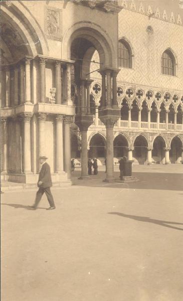 Veduta architettonica. Venezia - Palazzo Ducale - Basilica di S. Marco