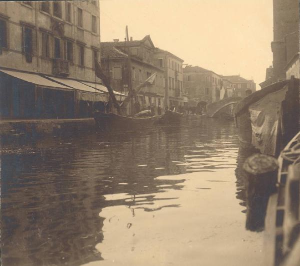 Paesaggio. Chioggia - Molo di attracco con pescherecci