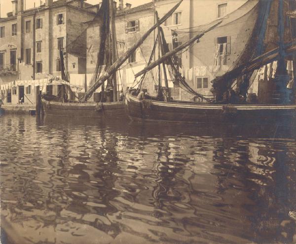 Paesaggio. Chioggia - Molo di attracco con pescherecci