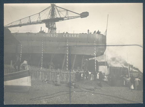 Genova - Porto - Nave mercantile Giulio Cesare