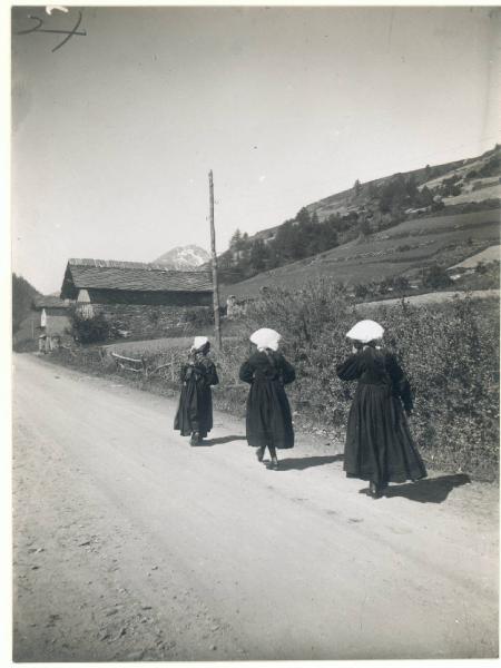 Paesaggio. Val Chisone - Contadine