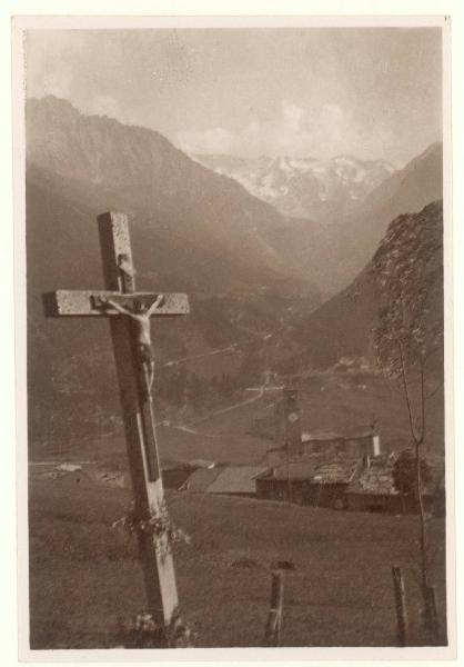 Paesaggio. Val Paghera - Vezza d'Oglio - Panorama con crocefisso