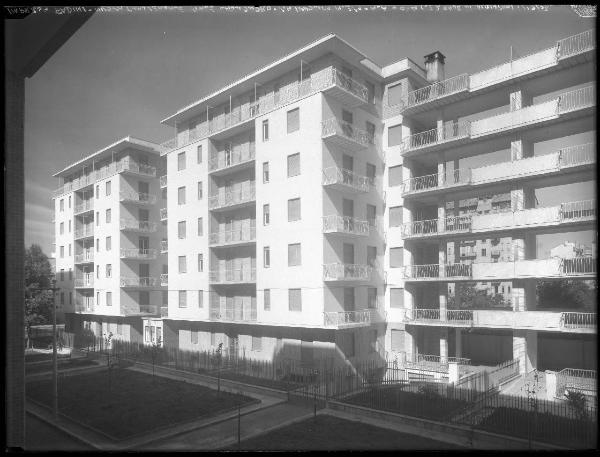 Veduta architettonica. Milano - Edifici in viale Cassiodoro