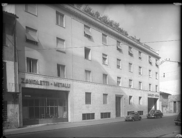 Veduta architettonica. Milano - Edificio in Via Maiocchi 5