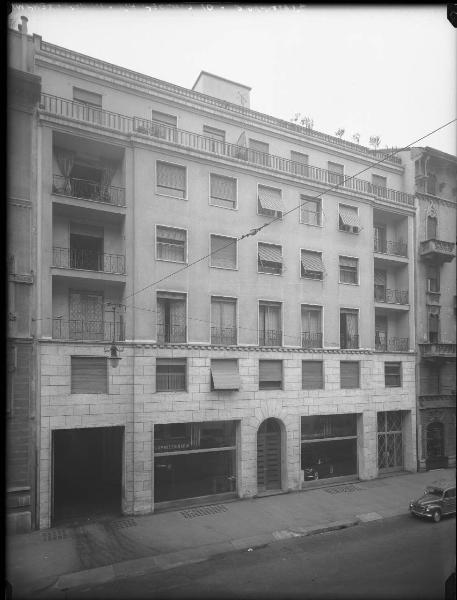 Veduta architettonica. Milano - Edificio in via Pecchio 10