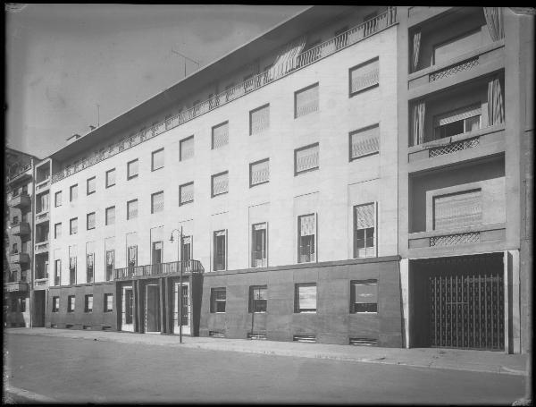 Veduta architettonica. Milano - Edificio in via Baldissera 5 e 7