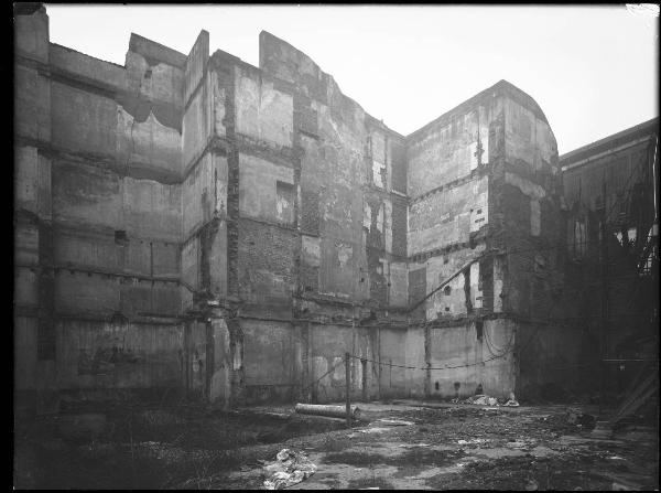 Veduta architettonica. Milano - Cantiere in corso Vittorio Emanuele