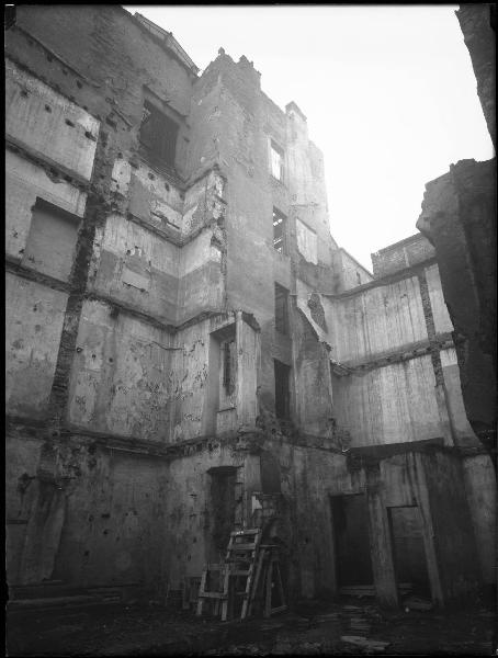 Veduta architettonica. Milano - Cantiere in corso Vittorio Emanuele