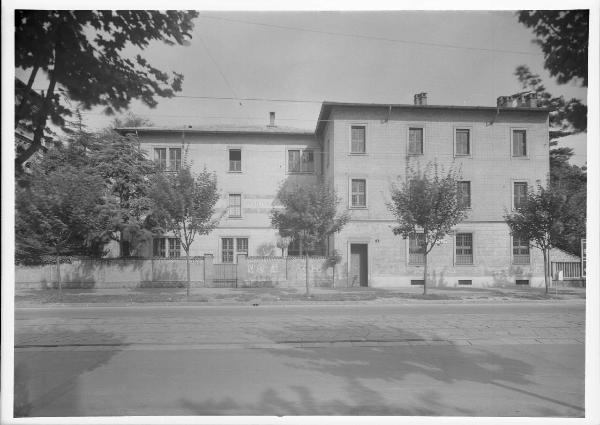 Veduta architettonica. Milano - Asilo Mariuccia - Facciata esterna