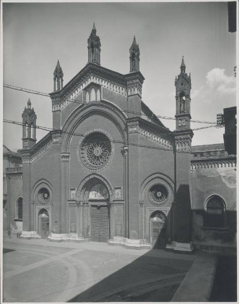 Veduta architettonica. Milano - Chiesa di S. Maria del Carmine - Facciata