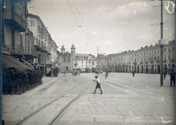 Paesaggio urbano. Pinerolo - Piazza Cavour