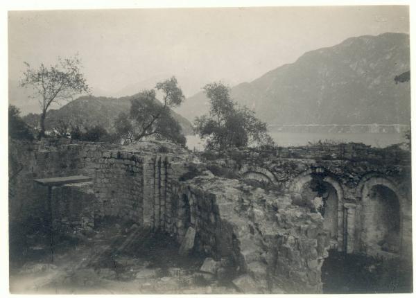 Paesaggio. Lago di Como - Ossuccio - Isola Comacina - Ruderi della Basilica di S.Eufemia e veduta del Lago di Como