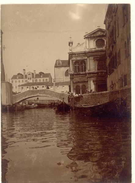 Veduta architettonica. Venezia - Ponte su canale