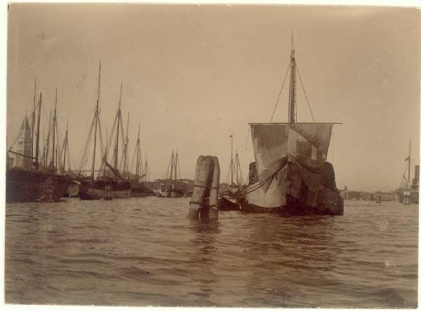 Paesaggio. Venezia - Laguna - Barche