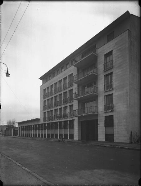 Veduta architettonica. Milano - Edificio in via Oldofredi, 9