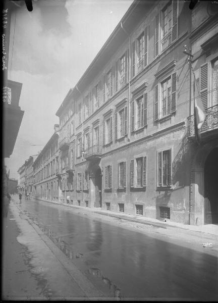 Veduta architettonica. Milano - Edificio in via S. Andrea