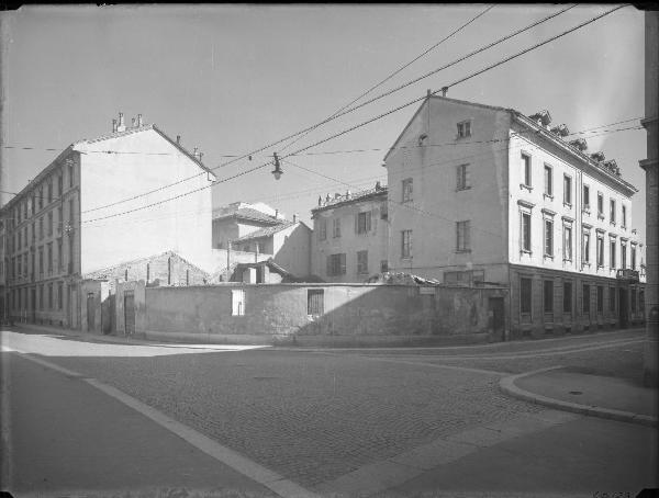 Veduta architettonica. Milano - Incrocio tra via Mercalli e via S. Francesco