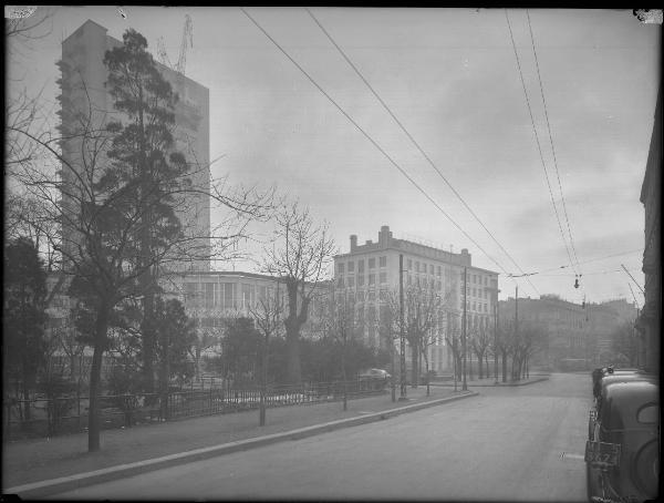 Veduta architettonica. Milano - Edifici in un viale di Milano