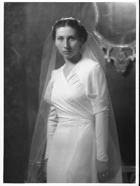 Ritratto femminile. Sposa: S. G. M. Juta Grafin von Hertling