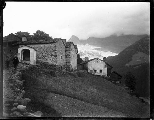Paesaggio. Val d'Ayas - Magneaz - Veduta montana - Case rurali - Cappella di S. Lucia