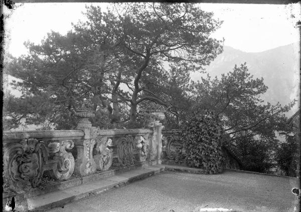 Paesaggio. Lago di Como - Lenno - Villa Balbianello - Giardino - Terrazza