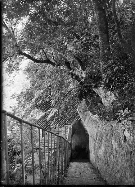 Veduta architettonica. Rieti - Fonte Colombo - Ingresso al Sacro Speco