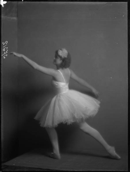 Ritratto femminile. Galimberti - Ballerina