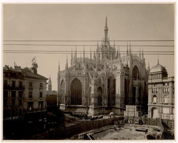 Milano - Piazza Duomo - via Santa Radegonda - via Agnello - demolizione - cantiere