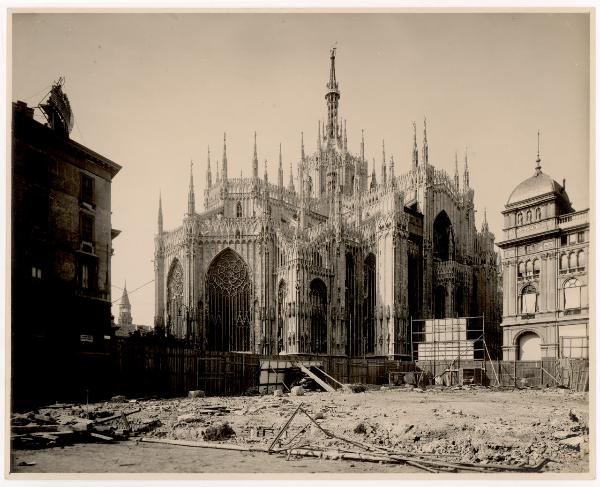 Milano - Piazza Duomo - via Santa Radegonda - via Agnello - demolizione - cantiere