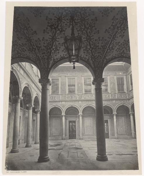 Milano - Via Bigli 11- Palazzo Bigli - Portico del cortile