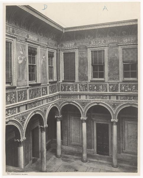 Milano - Via Bigli 11- Palazzo Bigli - Cortile e portico