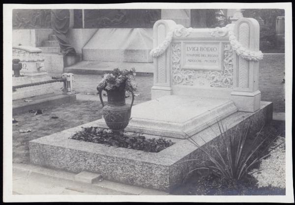 Monumento funebre - Sepolcro Luigi Bodio - Luca Beltrami (attribuito) - Milano - Cimitero Monumentale