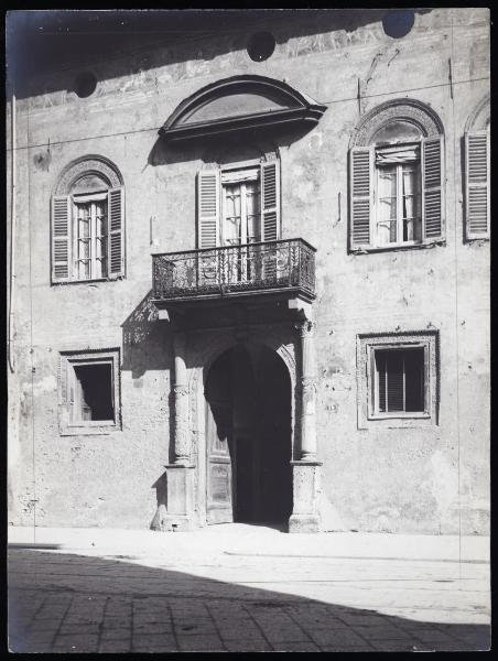 Milano - Casa Fontana Silvestri - Portale