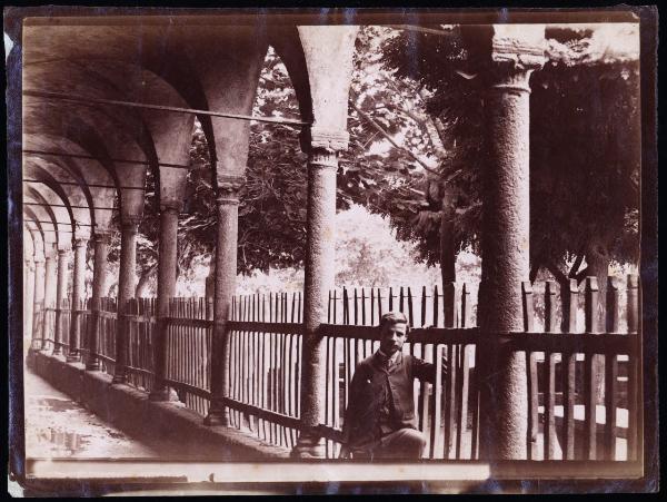 Milano - Lazzaretto - Portico e persone