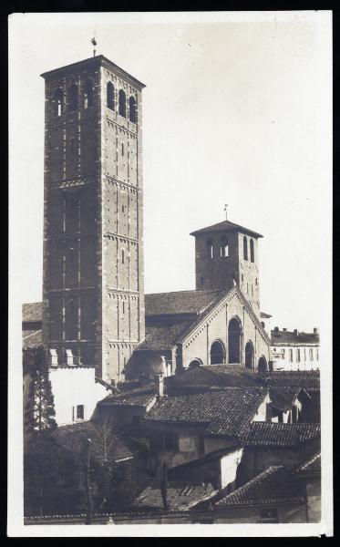 Milano - Basilica di Sant'Ambrogio - Facciata e due campanili