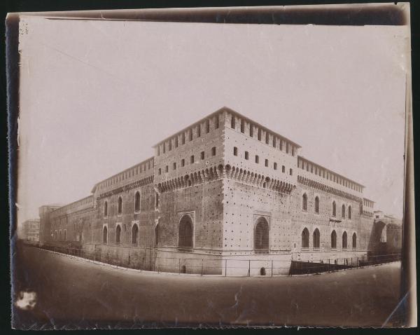 Milano - Castello Sforzesco - Torre del Tesoro o Castellana - Veduta dell'angolo ovest