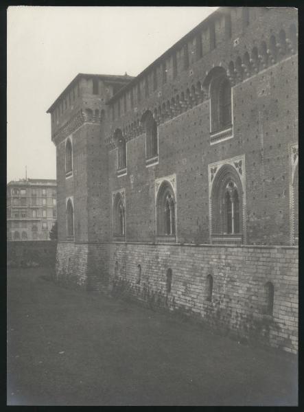 Milano - Castello Sforzesco - Lato nord-ovest e torre Falconiera